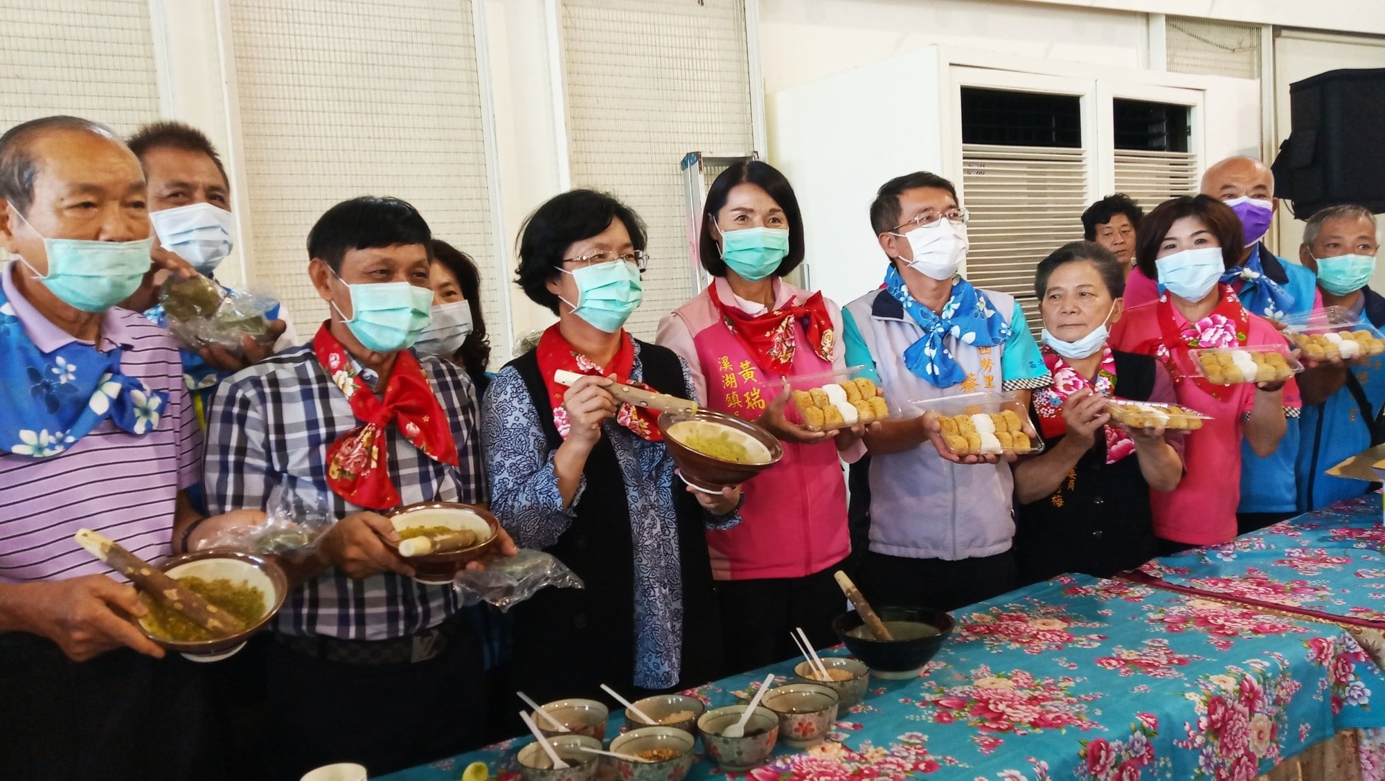 10月份鎮政活動剪影1091013三山國王客家文化節在溪湖，縣長王惠美、鎮長黃瑞珠歡迎縣民.鎮民來參加，體驗客家文化及藝術